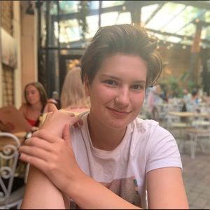 Meet your Posher, Stephanie